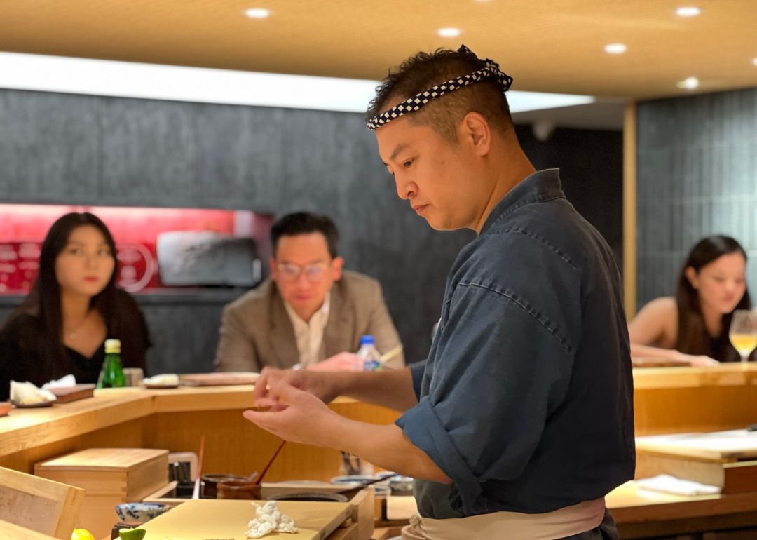 sushi nomura head chef preparing sushi omakase